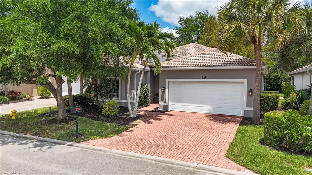 219 Glen Eagle Cir, Naples
