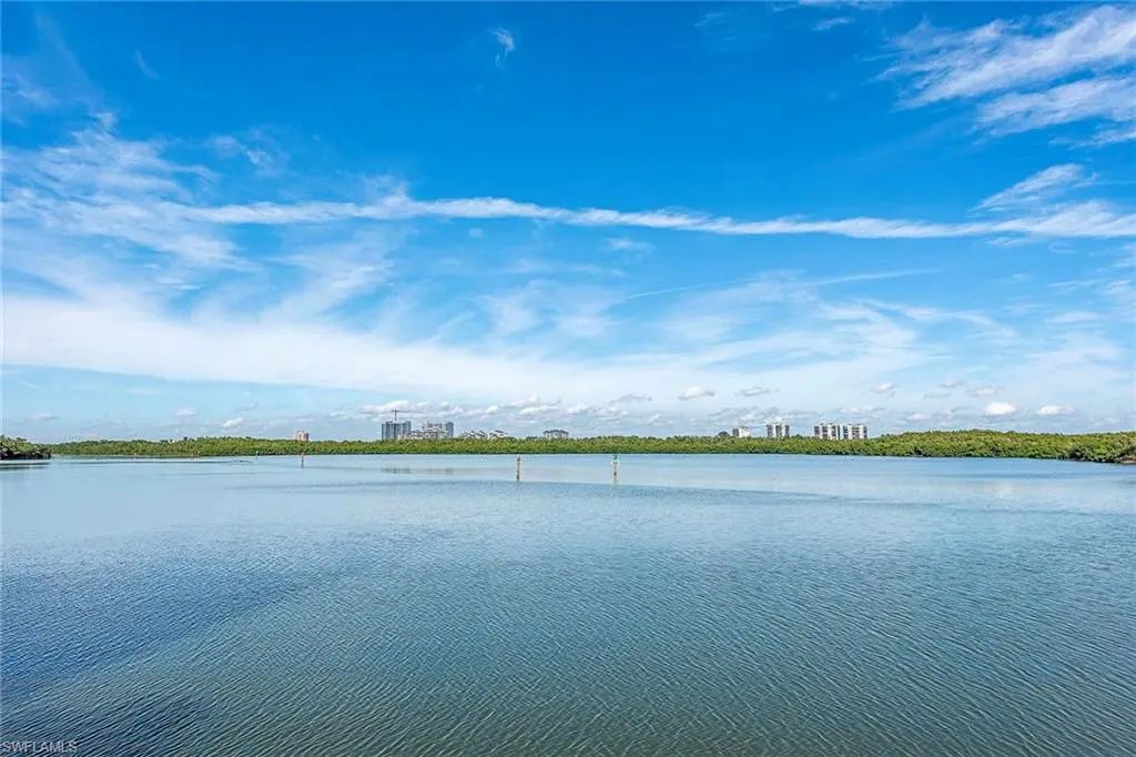17 Bluebill Ave 1104, Naples
