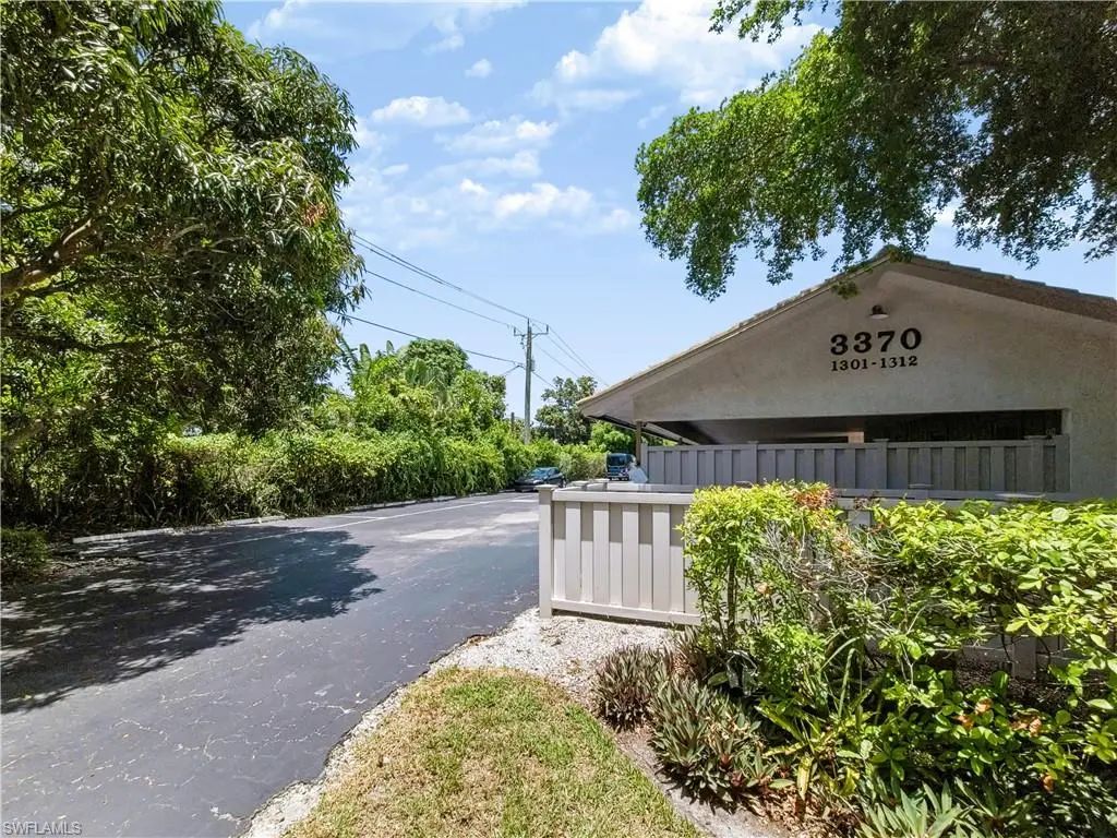 3370 10th St N 1304, Naples