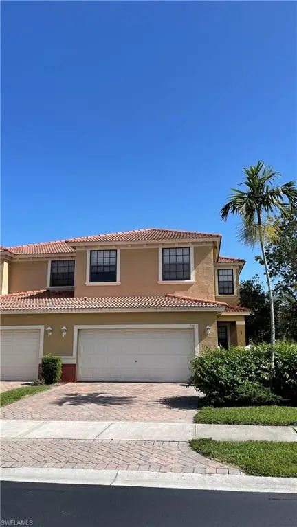 7385 Bristol Cir, Naples