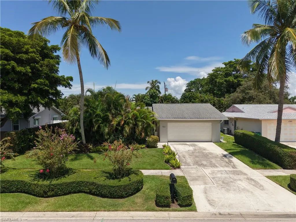 1363 Woodridge Ave, Naples