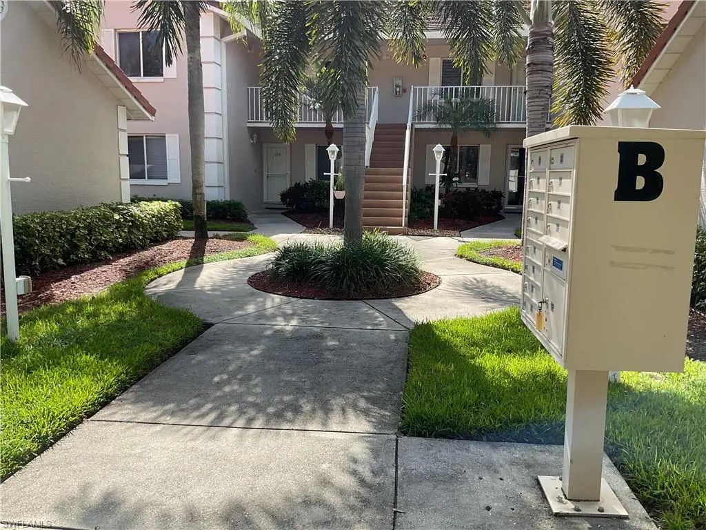 6740 Dennis Cir 103, Naples
