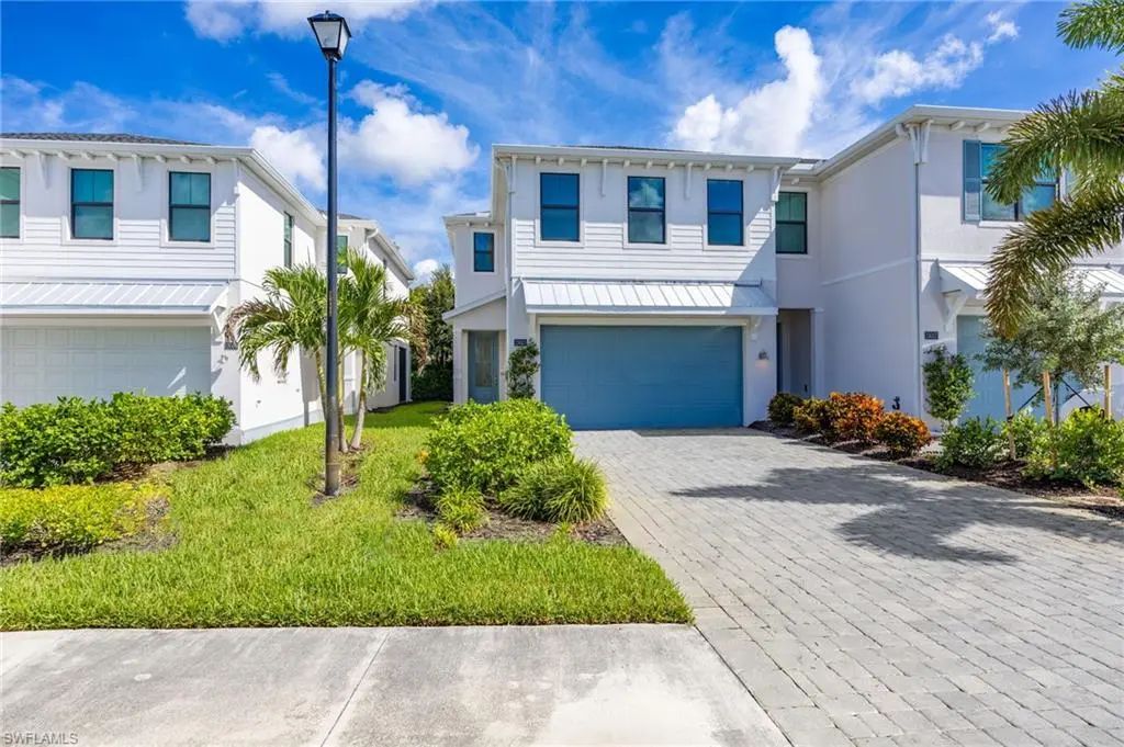 13013 Pembroke Dr, Naples