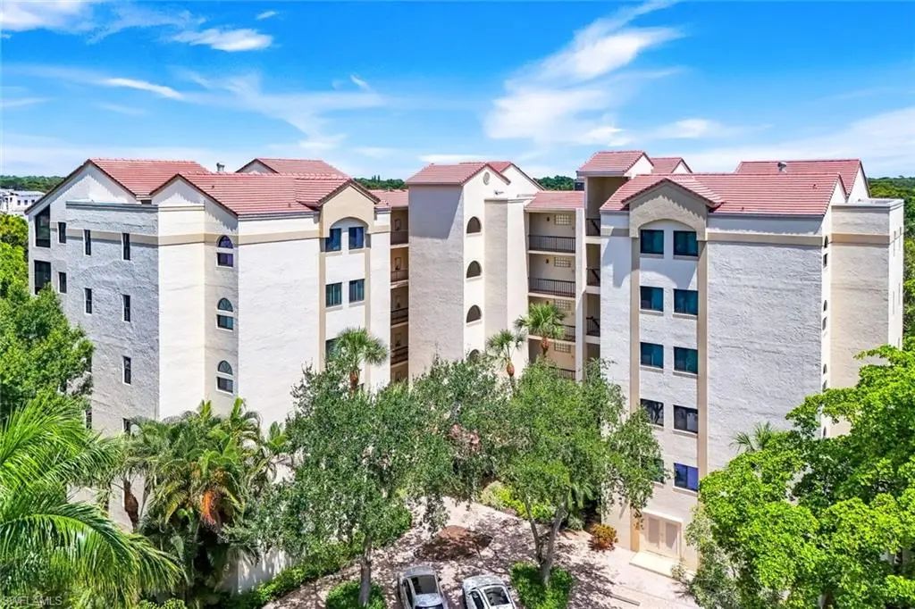 6520 Valen Way 104, Naples