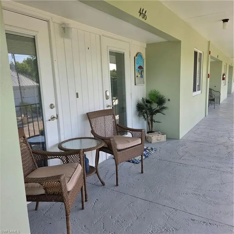 466 12th Ave S 466, Naples