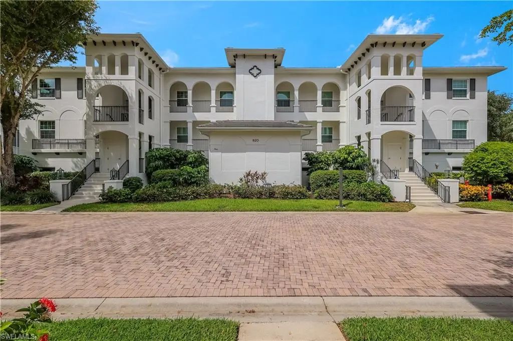 820 Bentwater Cir 101, Naples