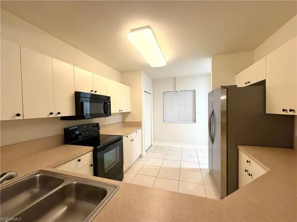 7819 Regal Heron Cir 8-101, Naples