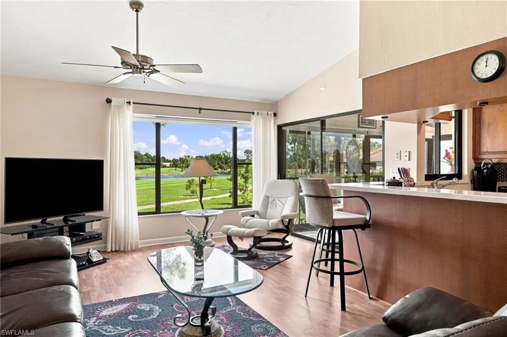 5585 Trailwinds Dr 324, Fort Myers