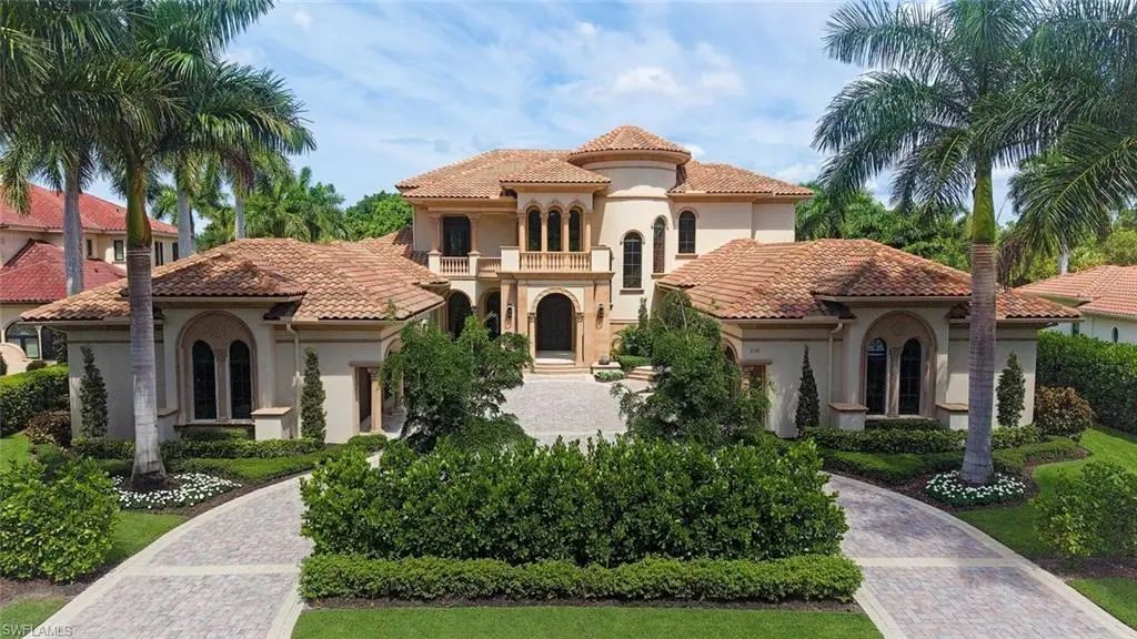 2581 Escada Dr, Naples