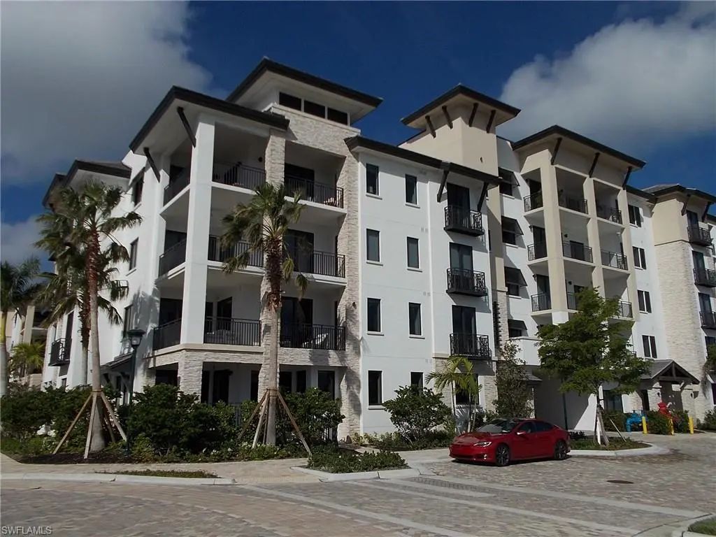 1035 3rd Ave S 303, Naples