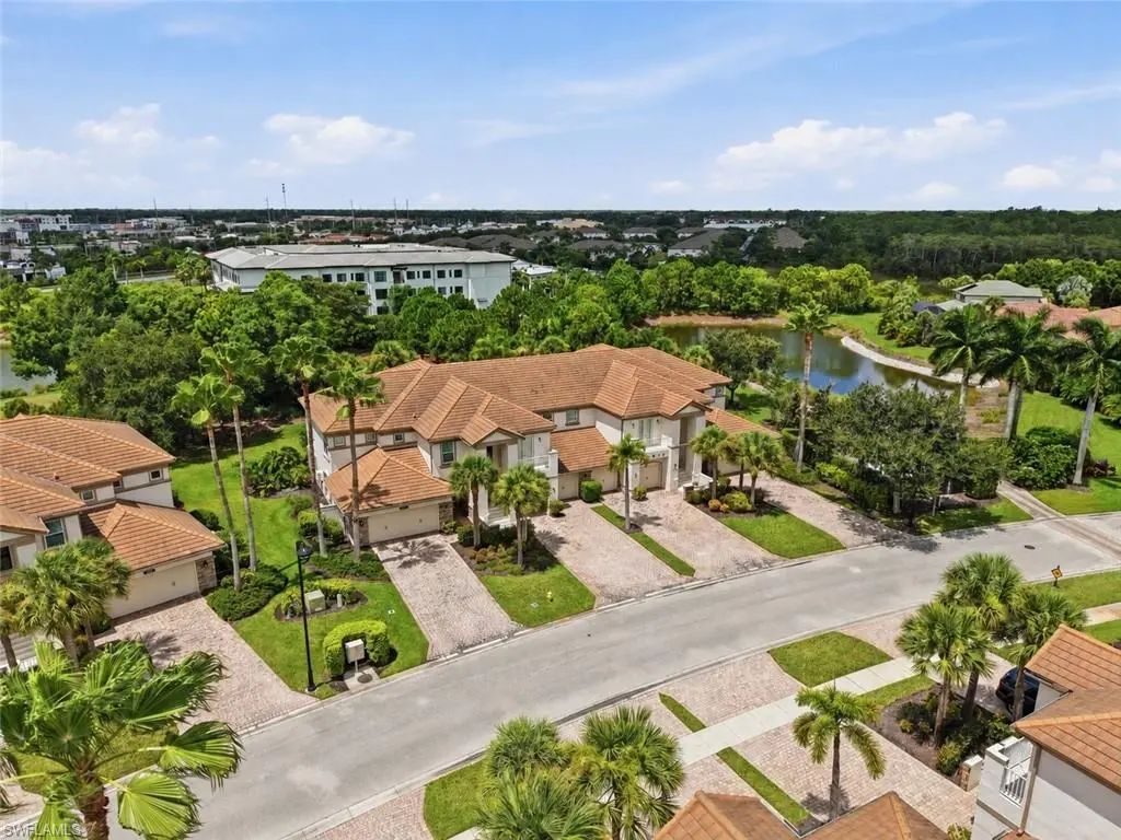 9193 Quartz Ln 16-102, Naples