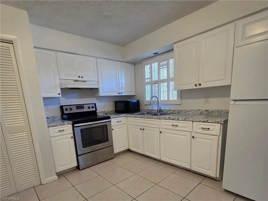 3325 Airport Rd N G7, Naples