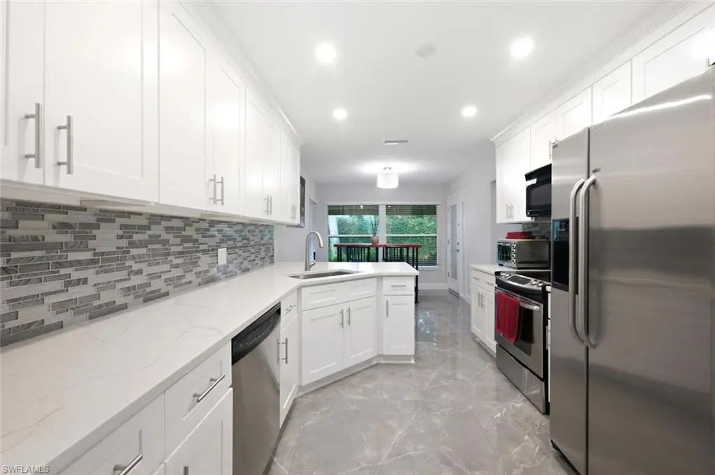 756 Reef Point Cir, Naples