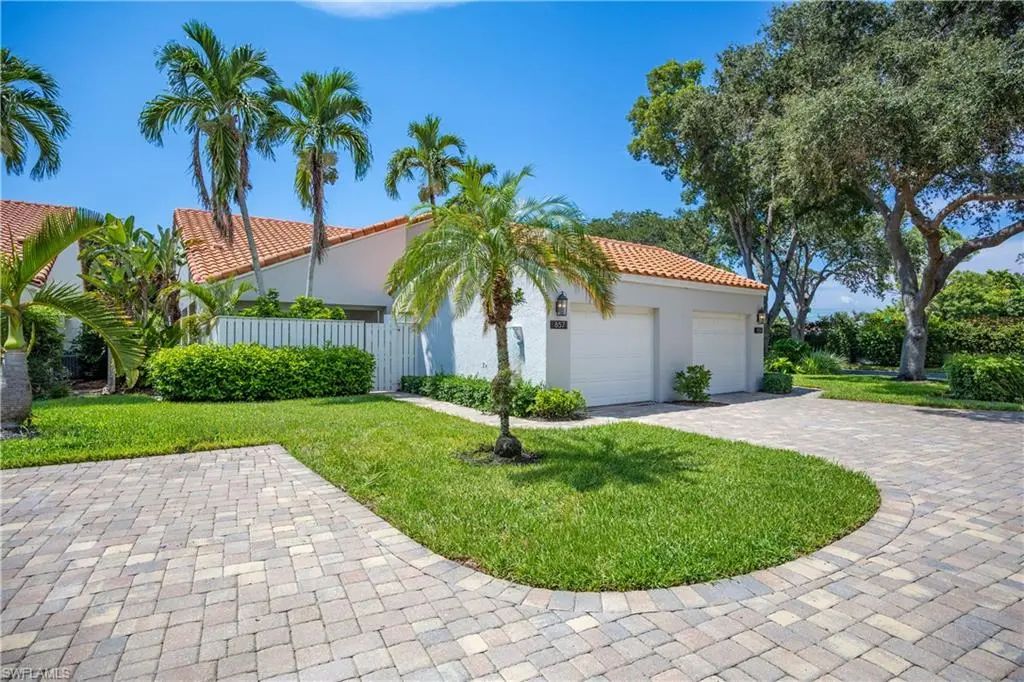 857 Reef Point Cir, Naples
