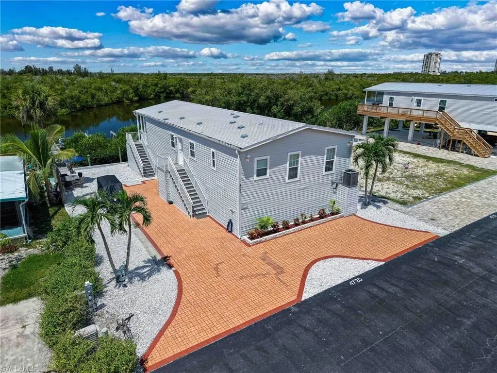 4725 Tahiti Dr, Bonita Springs