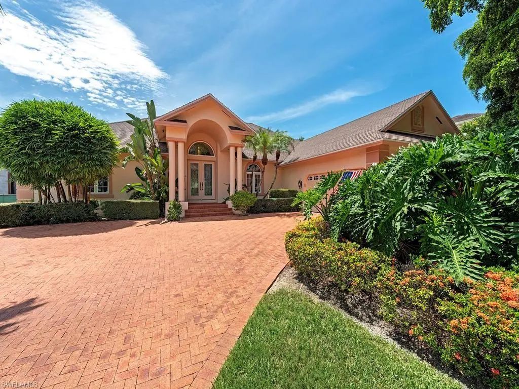 1620 3rd St S, Naples