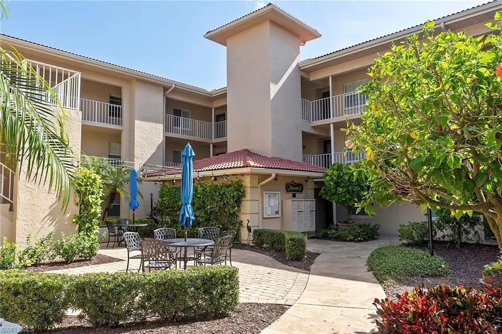 1051 Foxfire Ln 307, Naples