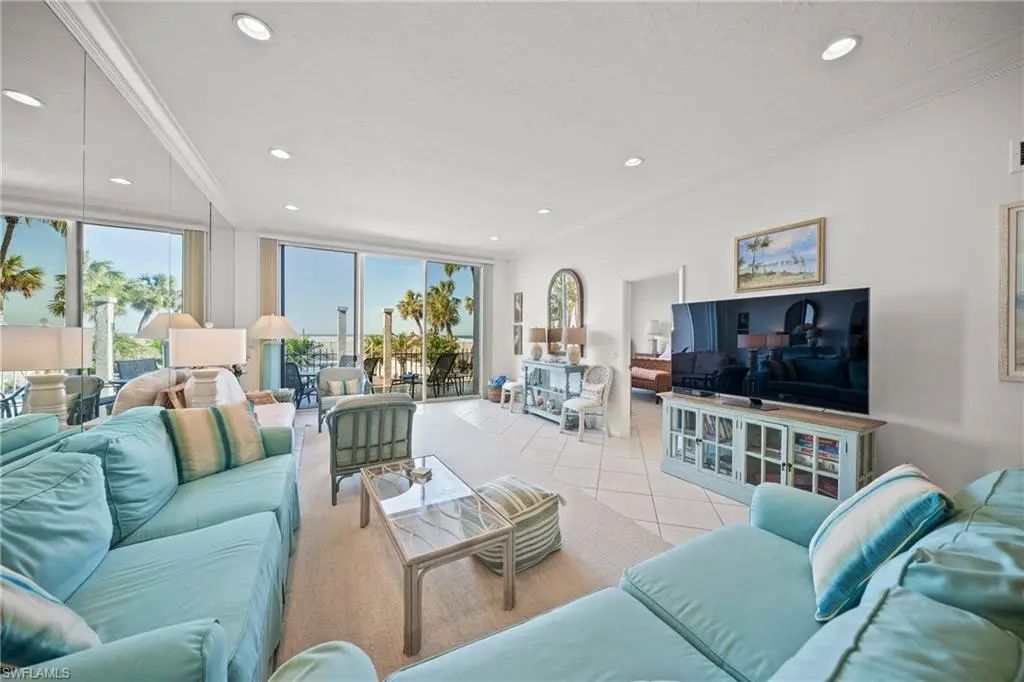 1212 Benjamin Franklin Dr 102, Sarasota