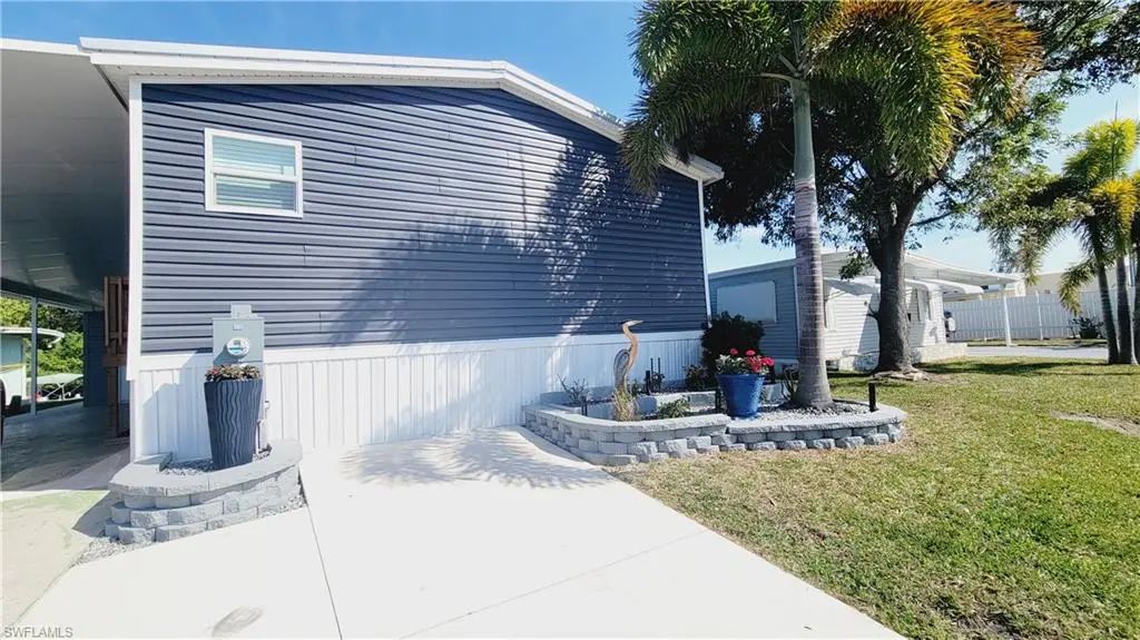 352 Shoreland Dr, Fort Myers