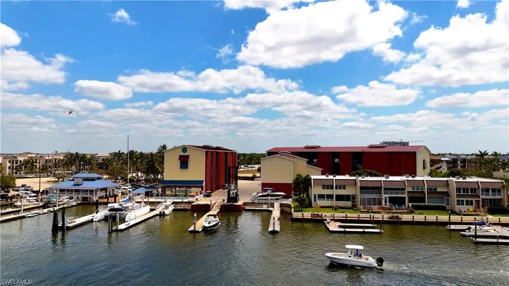 750 River Point  B2-13 Dr, NAPLES, FL, 34102