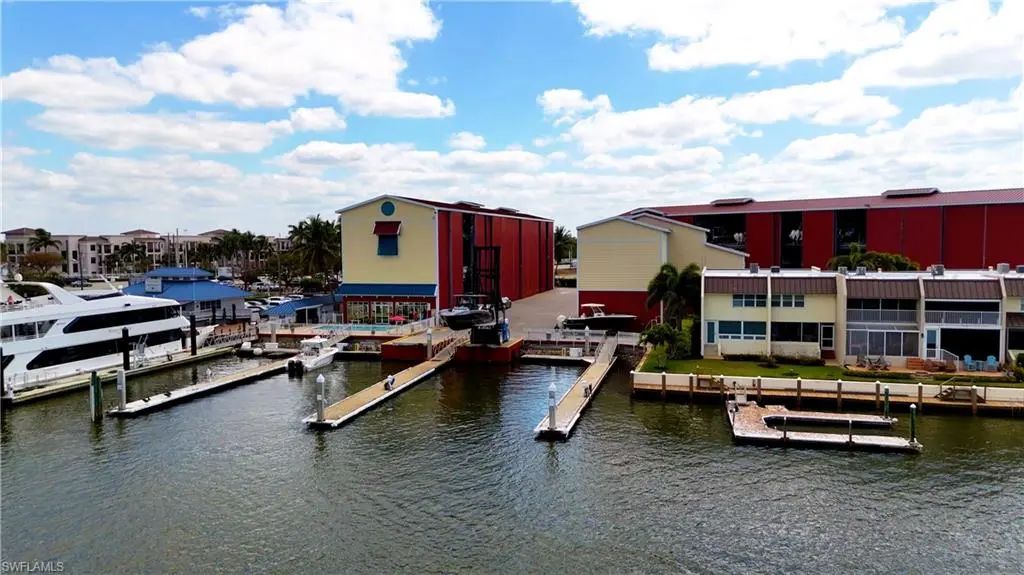 750 River Point  B2-13 Dr, NAPLES, FL, 34102