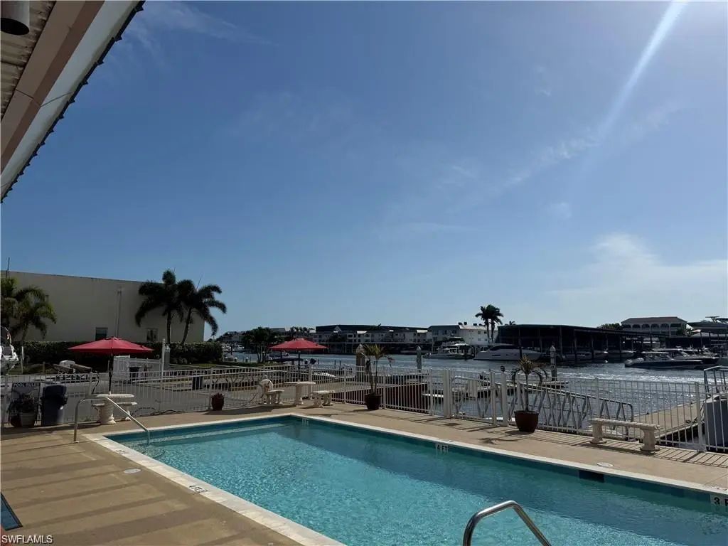 750 River Point  B2-13 Dr, NAPLES, FL, 34102