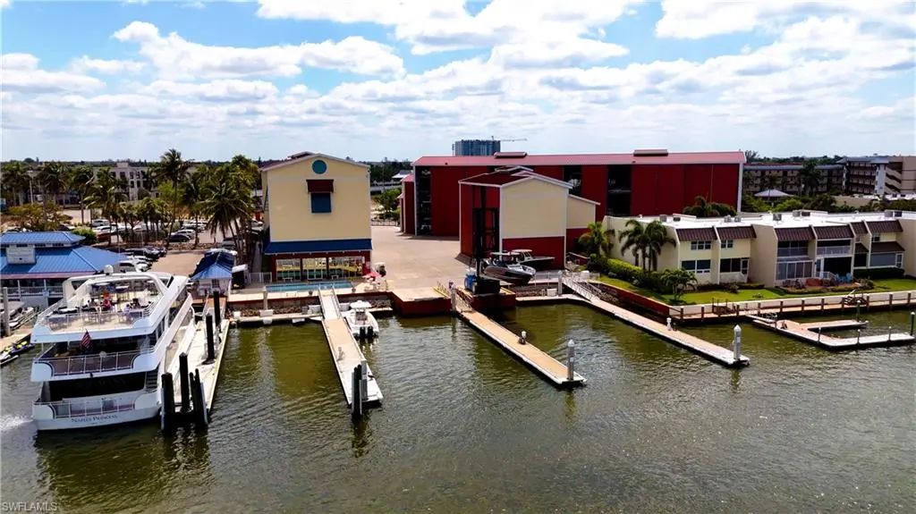 750 River Point  B2-13 Dr, NAPLES, FL, 34102