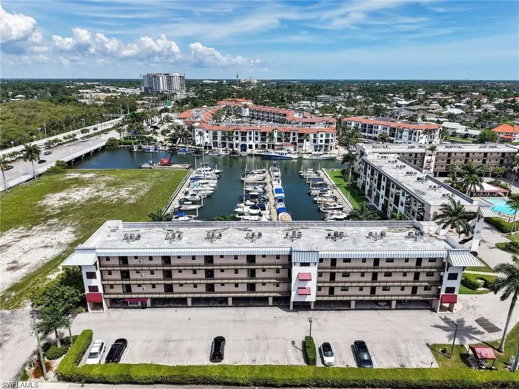 801 River Point Dr 203a, Naples