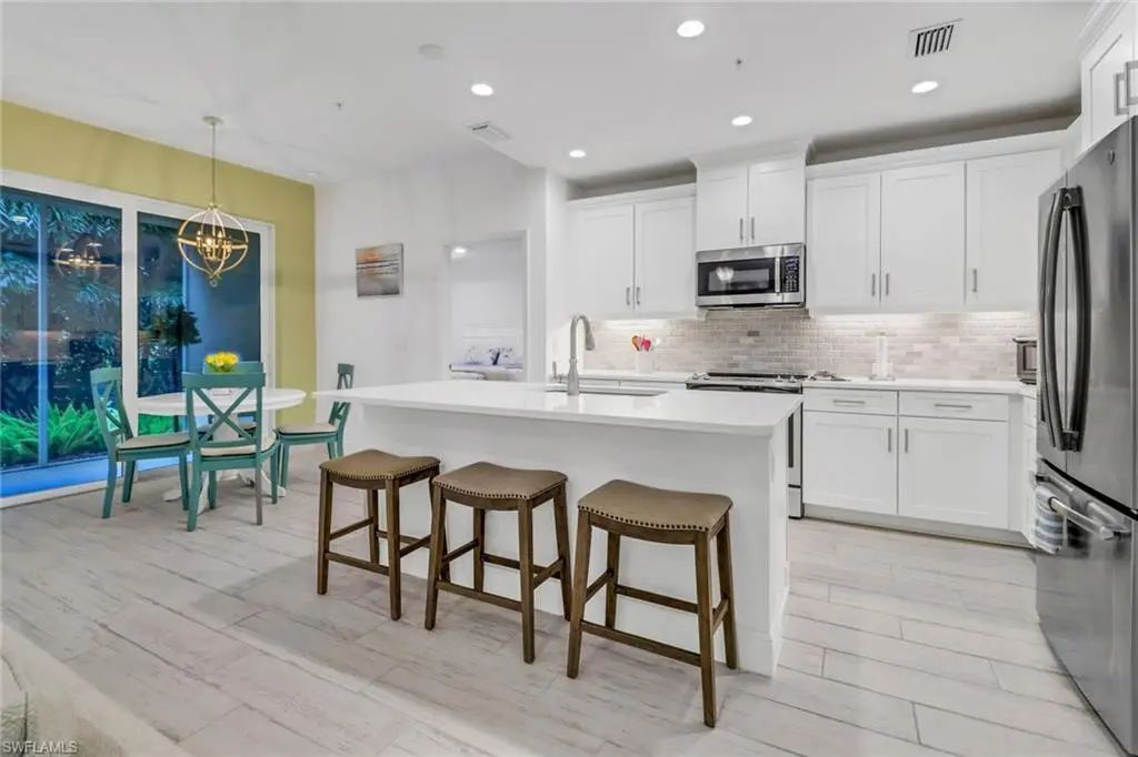 6953 Avalon Cir 1801, Naples