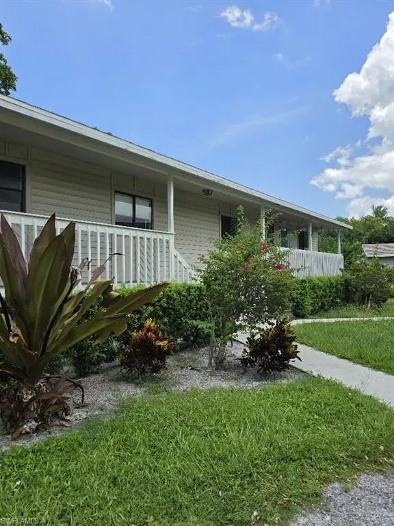 2455 Thomasson Dr B, Naples