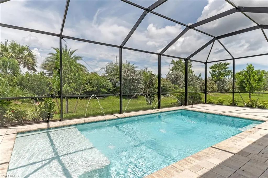 14586 Tropical Dr, Naples