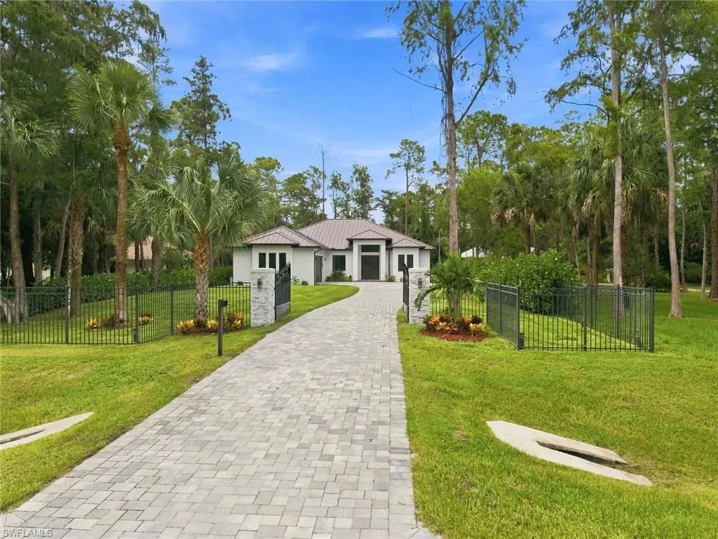 5221 Hickory Wood Dr, Naples
