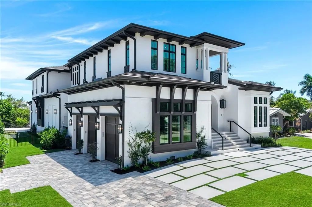 1690 Chesapeake Ave, Naples