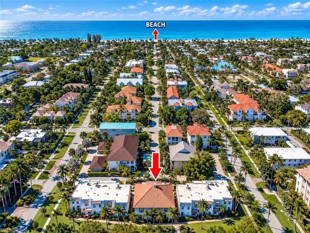 1050 6th St S 1050, Naples
