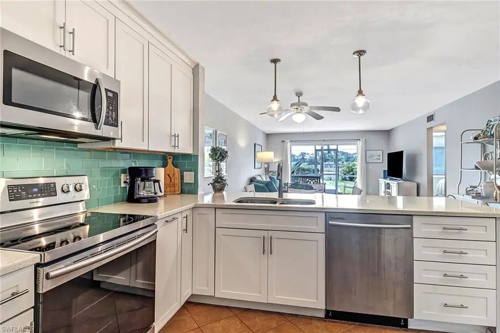 1001 Foxfire Ln 109, Naples