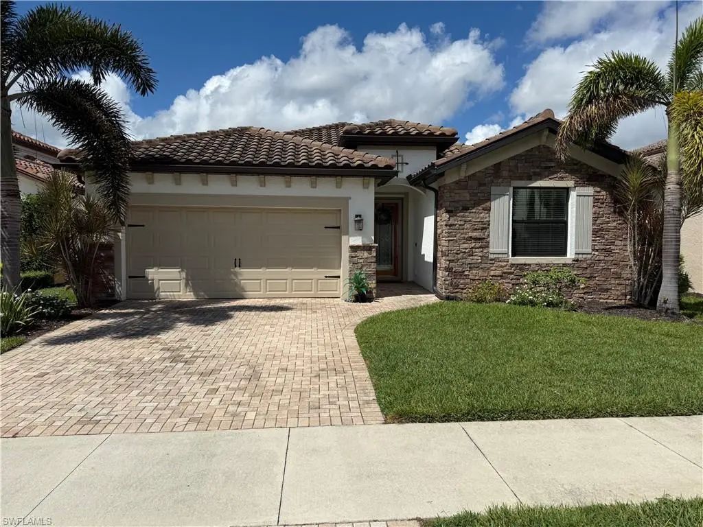 9317 Woodhurst Dr, Naples