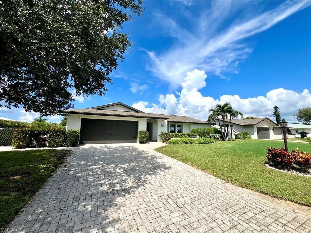 5573 Amoroso Dr, Fort Myers