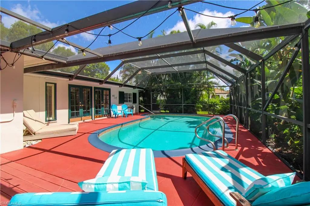 750 Pine Ct, Naples