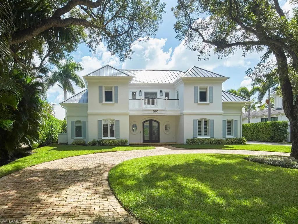 570 2nd Ave N, Naples
