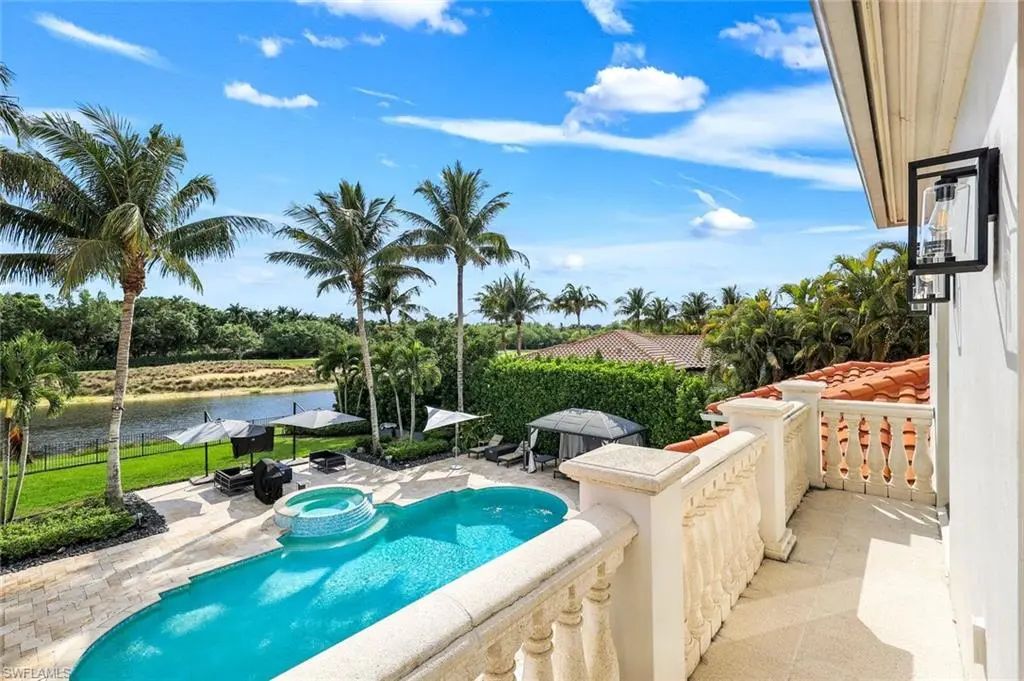 2558 Escada Ct, Naples