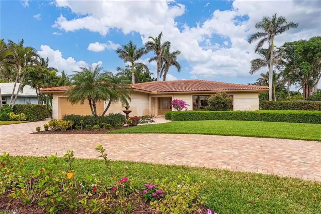 717 Park Shore Dr, Naples