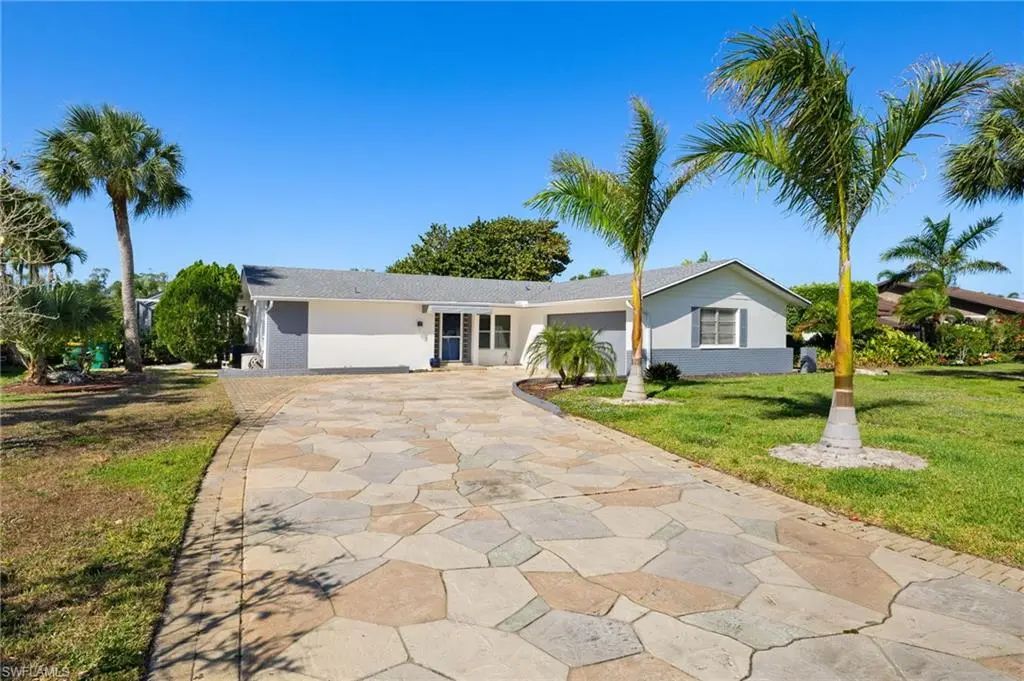 248 Bay Meadows Dr, Naples