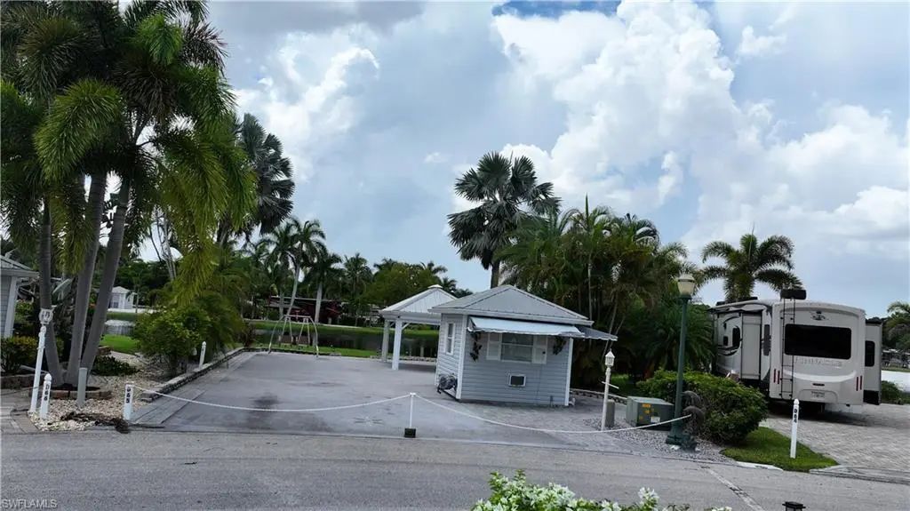 10210 Surfwood Ct, Fort Myers