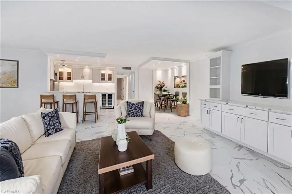 222 Harbour Dr 114, Naples