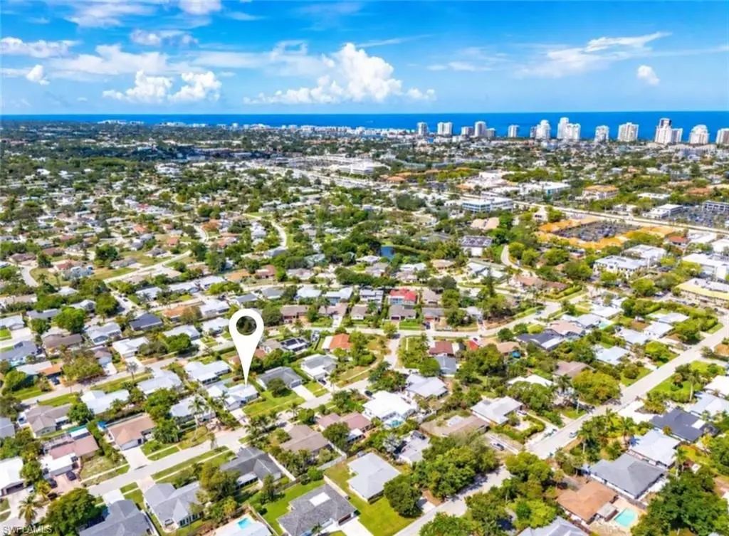 1228 Lastrada Ln, Naples
