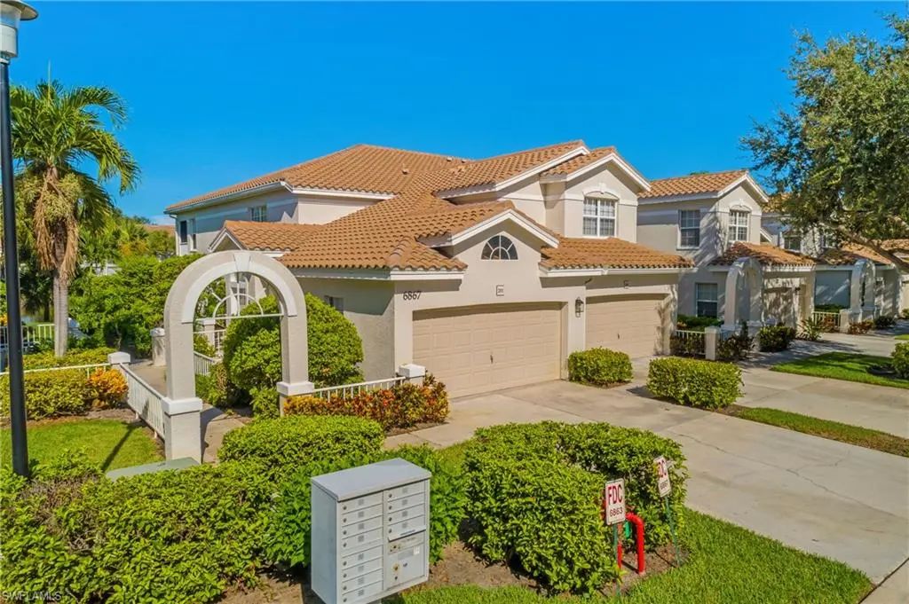 6867 Satinleaf Rd S 201, Naples