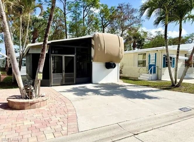 460 Vanda Sanctuary, Naples