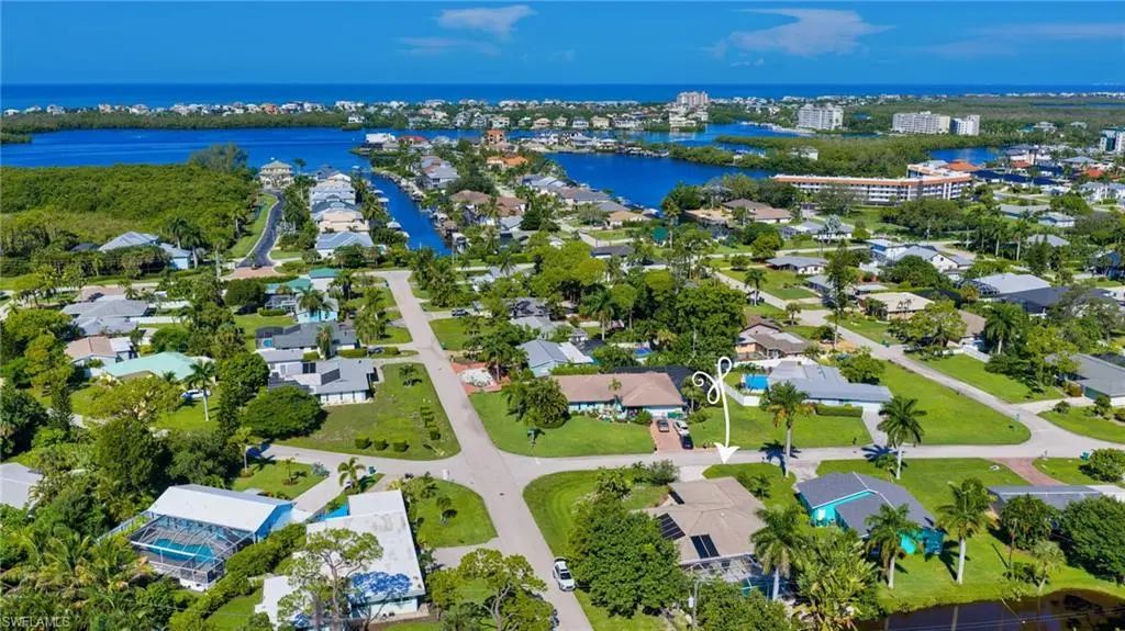 688 W Valley Dr, Bonita Springs