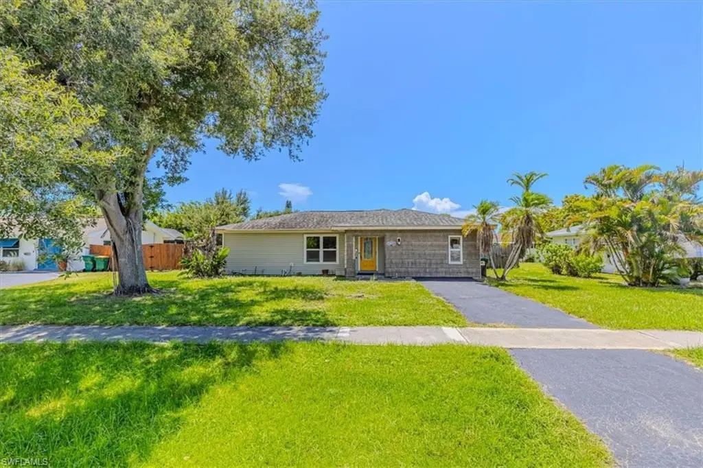 3423 Corana Way, Naples