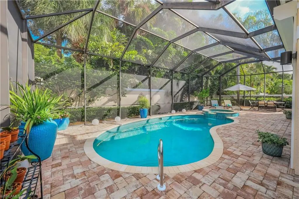 353 Carlton Pl 33, Naples